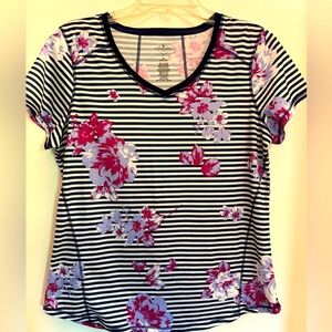 Women’s active tee